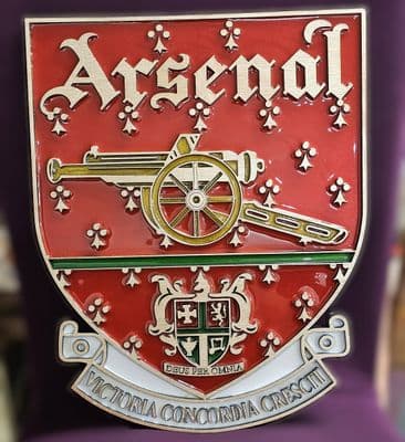 Historic Arsenal F.C. Handcrafted Wooden and Resin Crest - Image 2